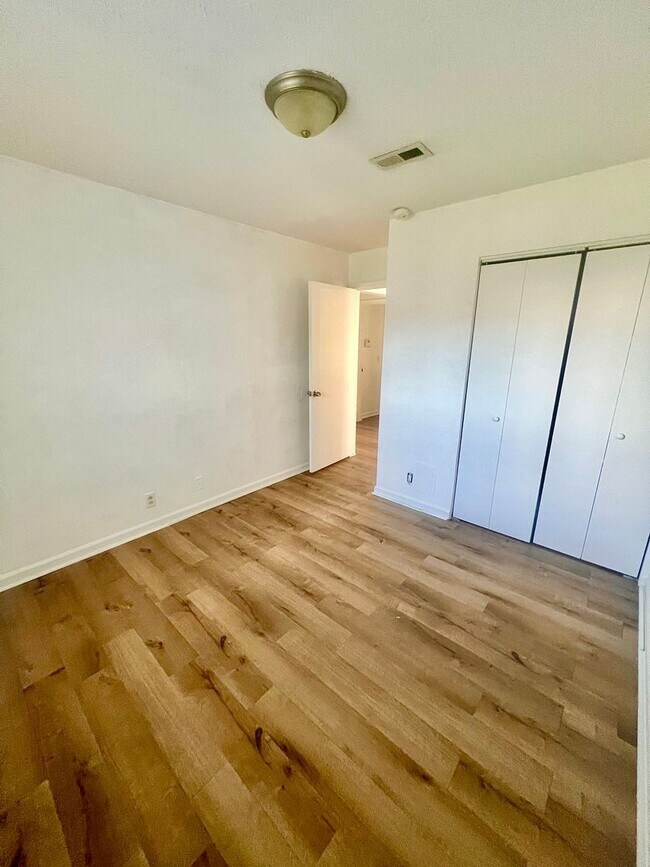 Building Photo - Buena Vista Cottage for Rent!