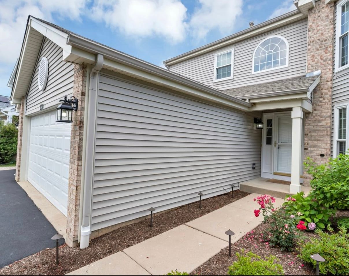 Building Photo - 250 Ferryville Dr