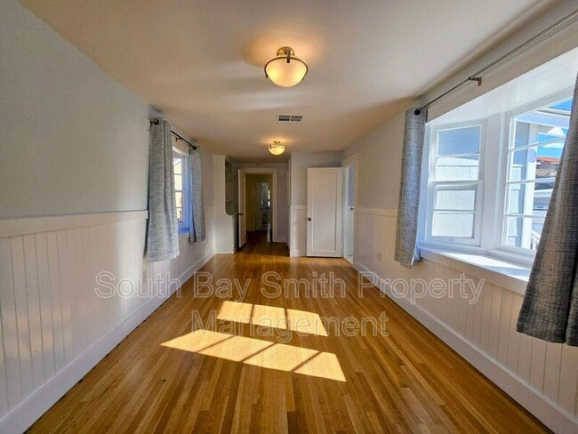 Building Photo - 223 S Guadalupe Ave