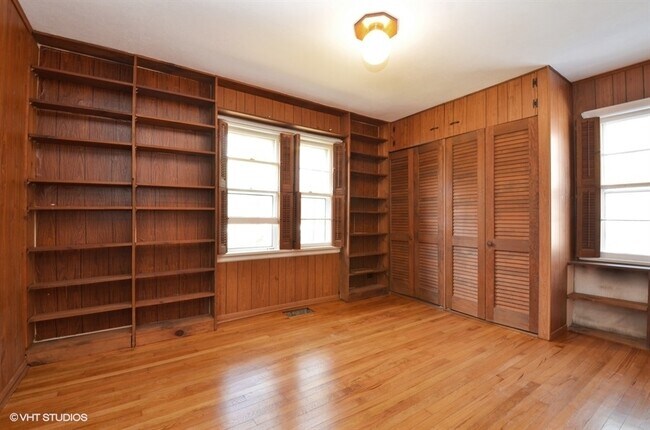 Building Photo - 23379 Forest Ct