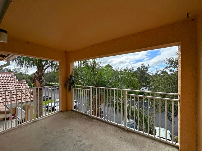 Building Photo - 261 SW Palm Dr