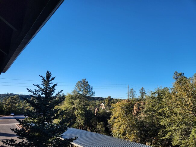 Building Photo - Beautifully updated 2 bed / 2 bath at 4 Seasons North