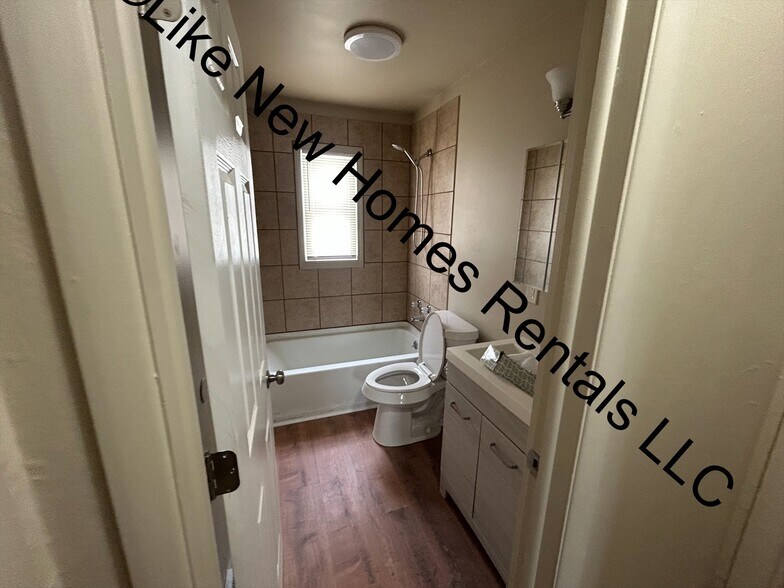 Building Photo - 4042 Otto St