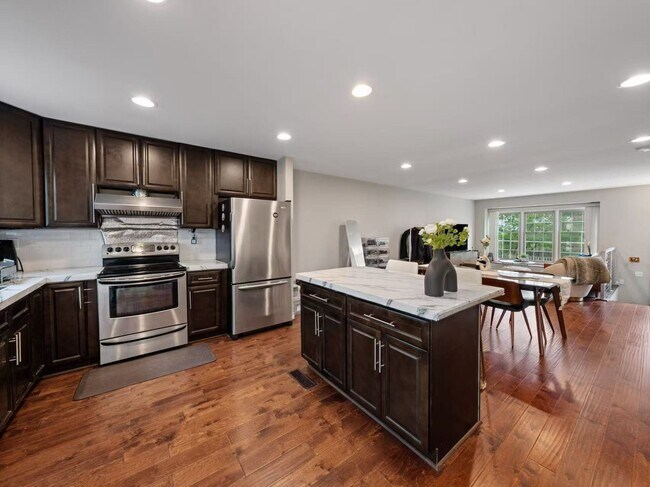 Building Photo - 1337 Templeton Pl