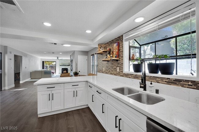 Building Photo - 3959 Salisbury Pl