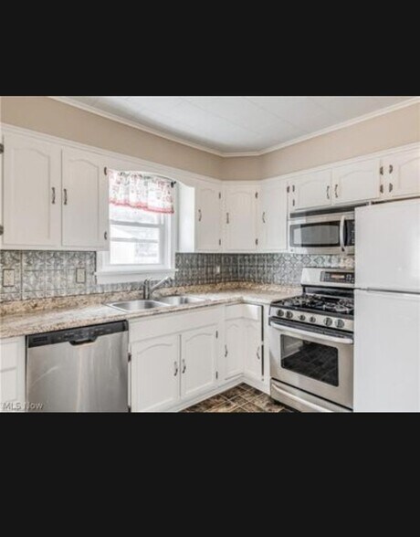 Building Photo - 1224 Carey Ave