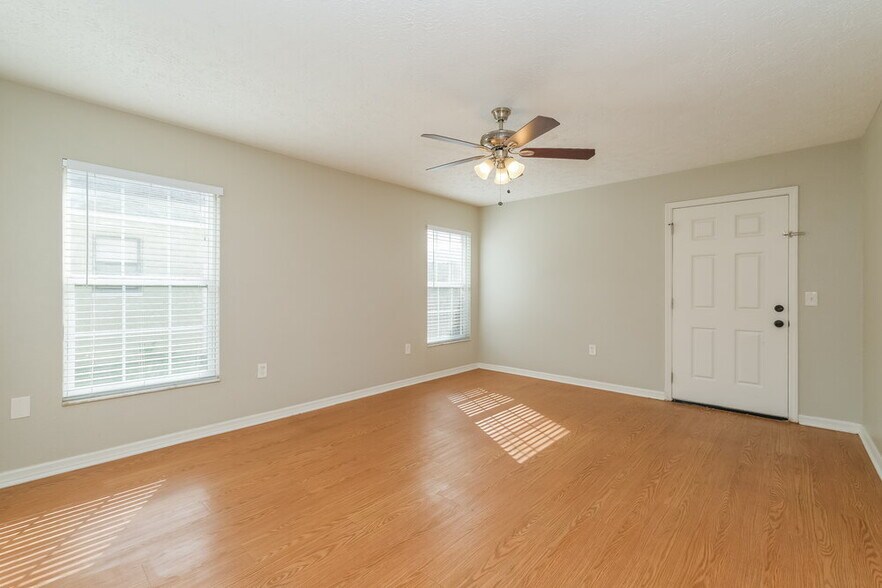 Building Photo - 4715 Whitetail Ln