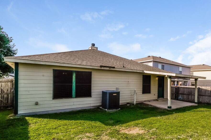Building Photo - 120 Bay Willow