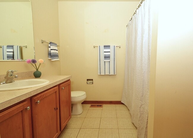 Building Photo - 2460 Georgetown Cir