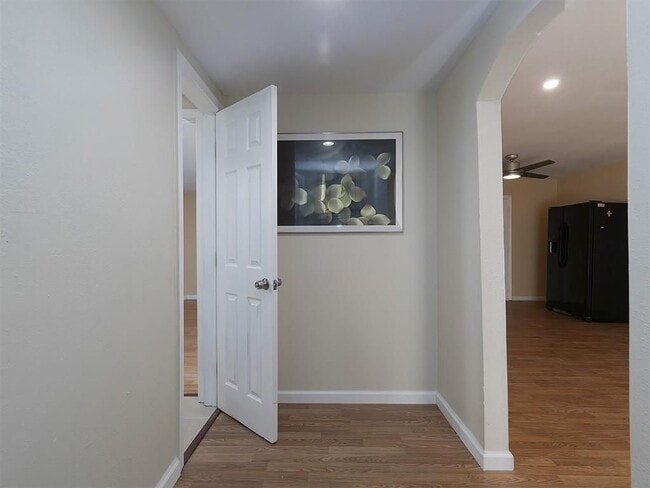 Building Photo - 16 Huntcliff Dr