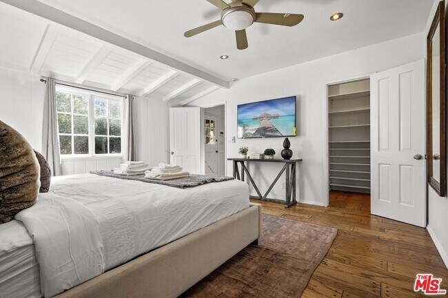 Building Photo - 23057 Sylvan St