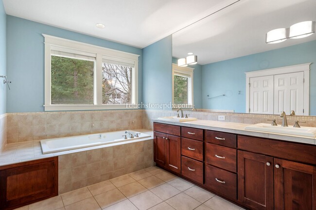 Building Photo - 4BD | 2.5 BA w/ Theater Room & Office in W...