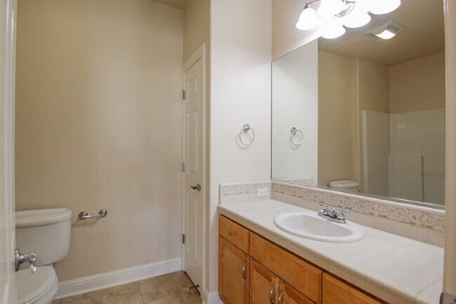 Building Photo - Spacious Home Near Mountain View School wi...