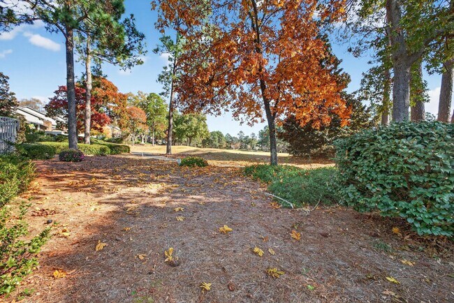 Building Photo - 205 Club Villa Dr W