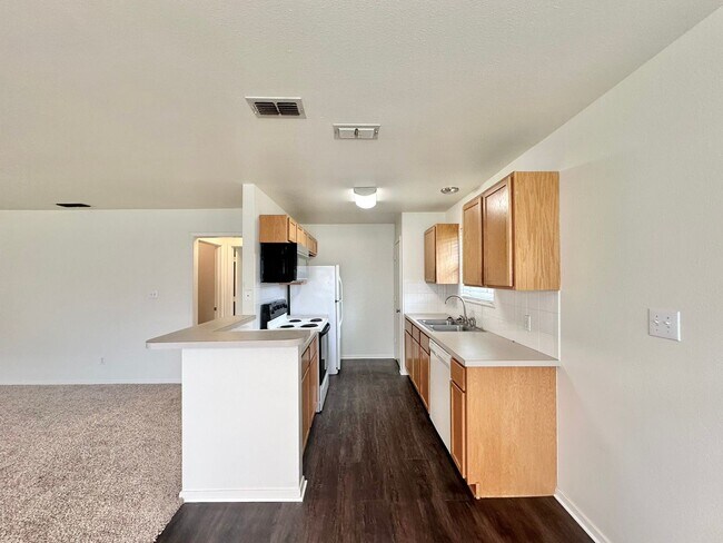Building Photo - 3-Bedroom Home on Corner Lot in Whitehouse...