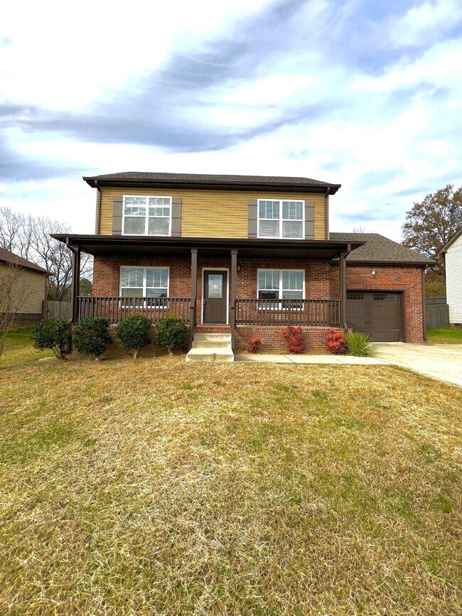 Building Photo - Charming 3BR/2.5BA Home in Clarksville! PE...