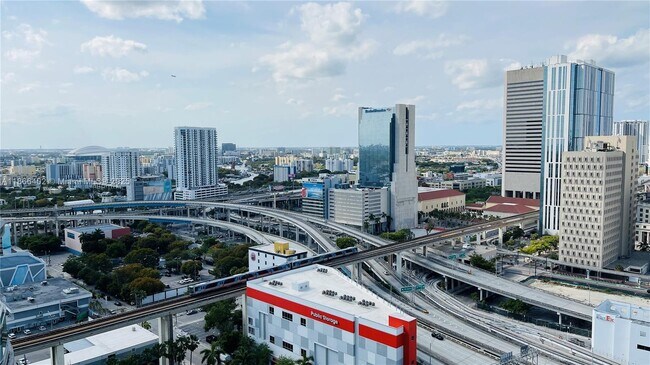 Building Photo - 350 S Miami Ave