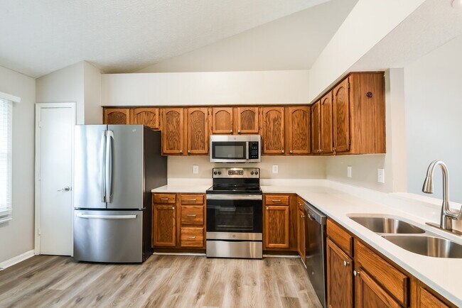 Building Photo - 5453 Vicksburg Dr