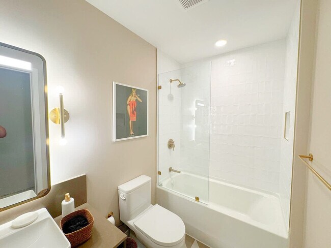 Building Photo - 159 NE 6th St