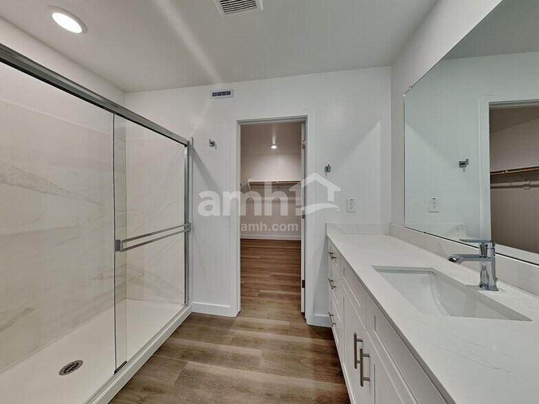 Building Photo - 20177 W Thomas Rd