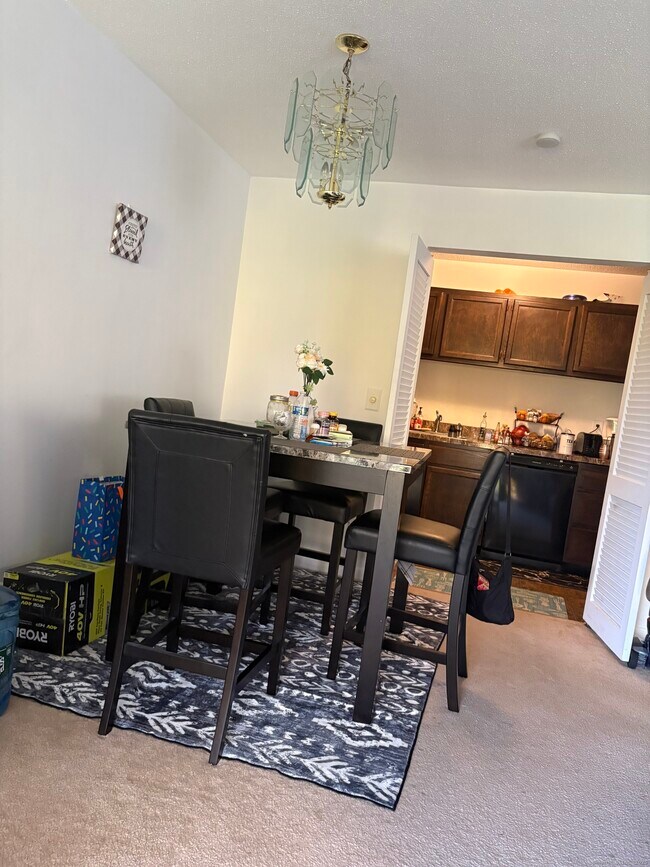 Building Photo - 962 High Path Rd