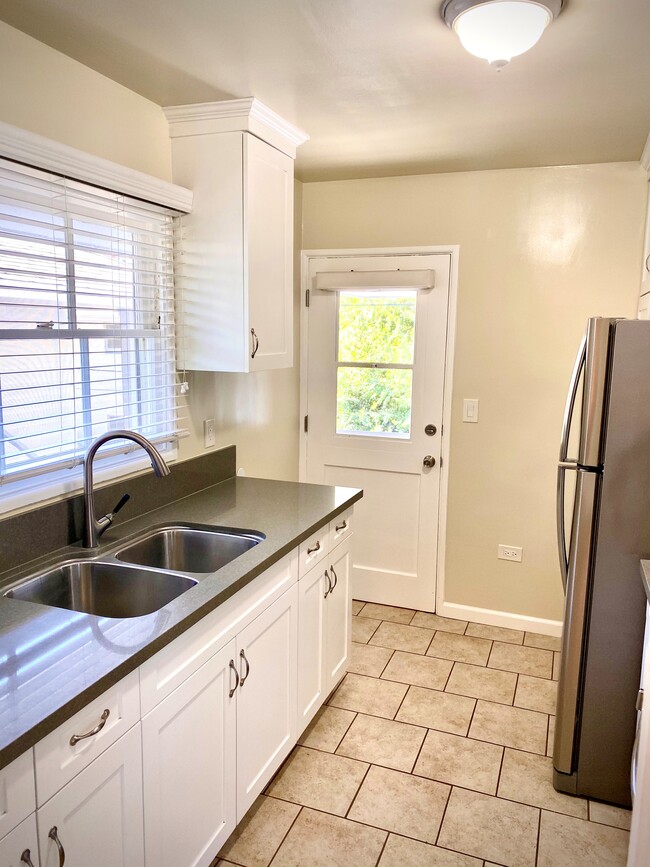 Kitchen - 1729 Raymond Hill Rd