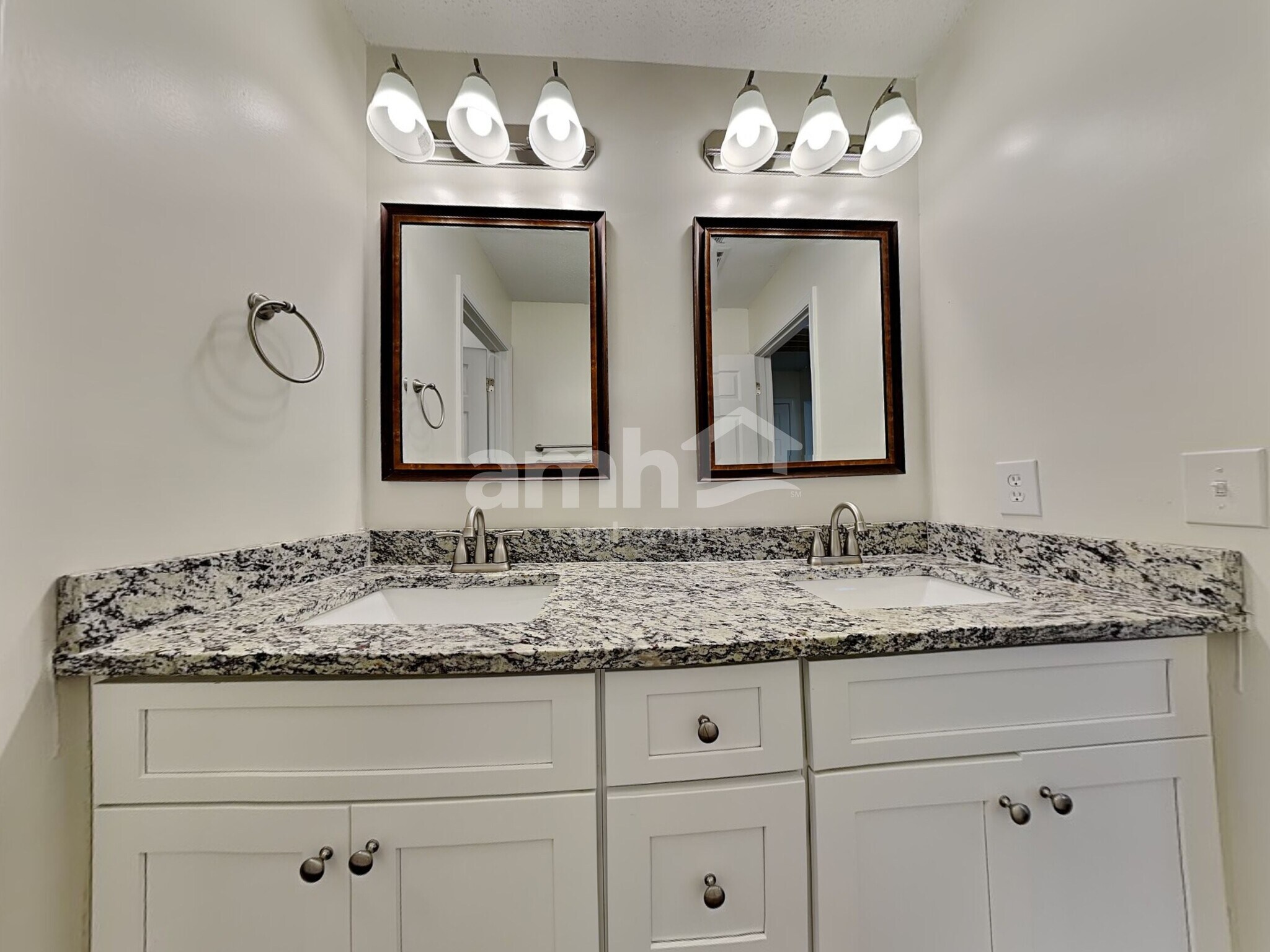 Building Photo - 128 Nandina Wy