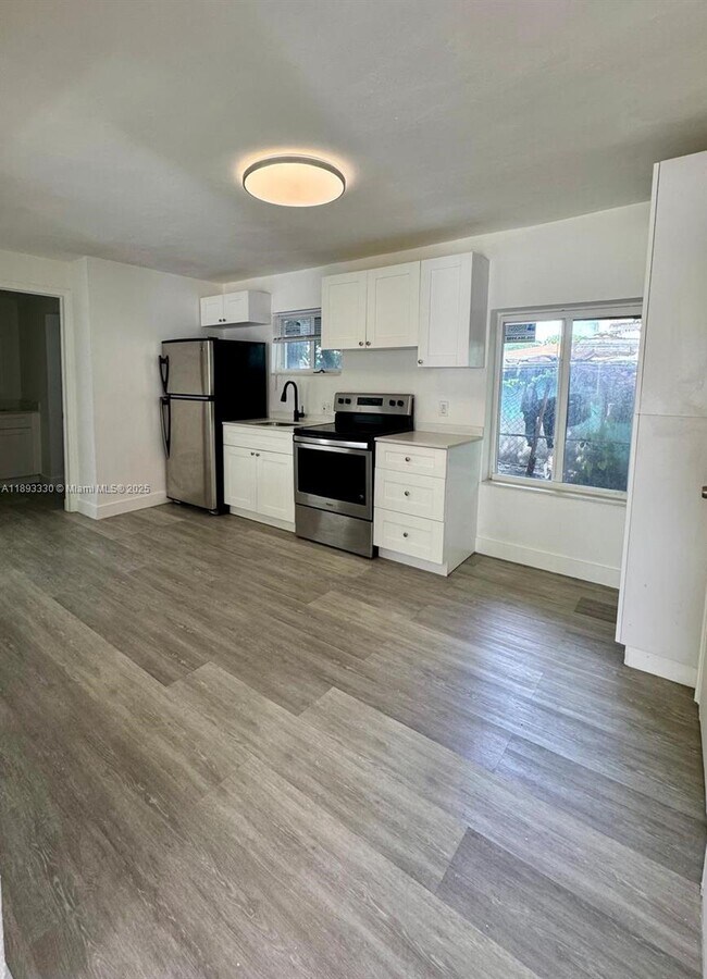 Primary Photo - 7611 NE 2nd Ct