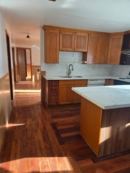 Building Photo - 6740 28th Ave S