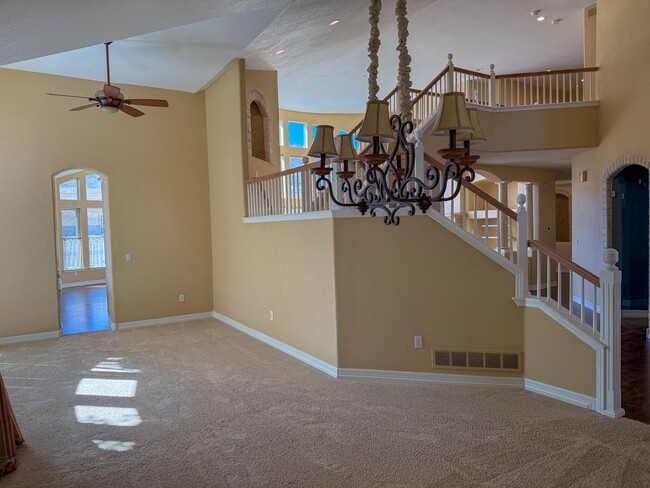 Building Photo - 7000 square foot, 6 bedroom, 5 1/2 bath ex...