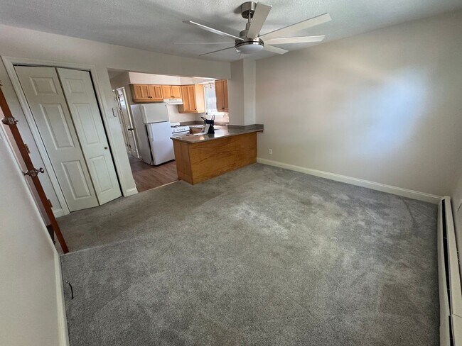 Building Photo - 657 Childs Ave