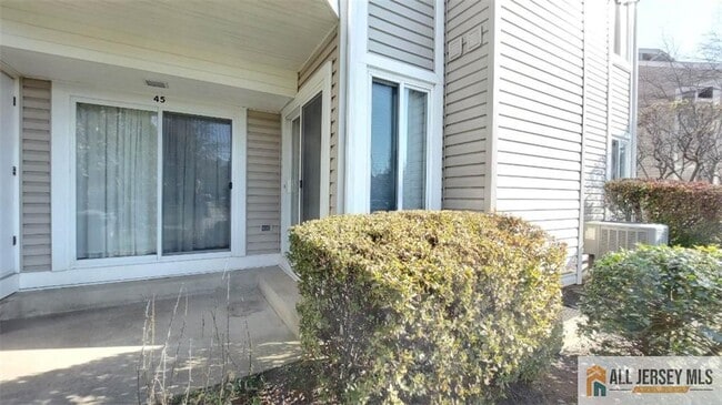 Building Photo - 45 Farnham Square