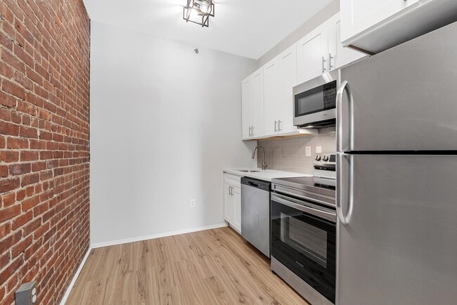 Building Photo - 308 Madison St