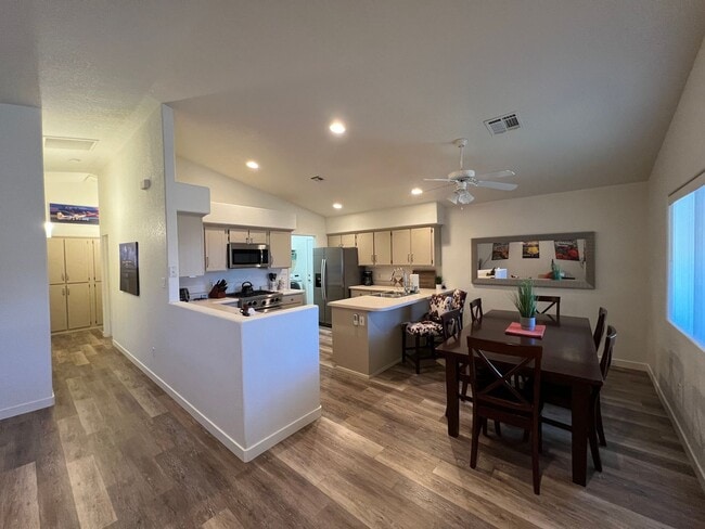 Building Photo - FURNISHED SHORT TERM RENTAL!