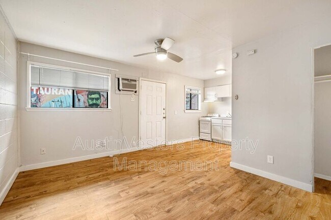 Building Photo - 903 Springdale Rd