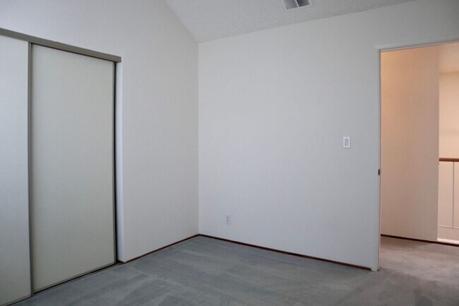 Building Photo - Beautiful Single Family Home in Niles Dist...