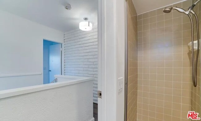 Building Photo - 16 Reef St