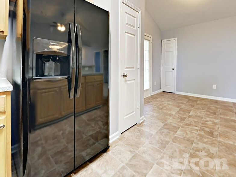 Building Photo - 930 Valley Ridge Rd