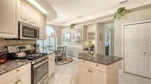 Building Photo - 4612 4th Ave E