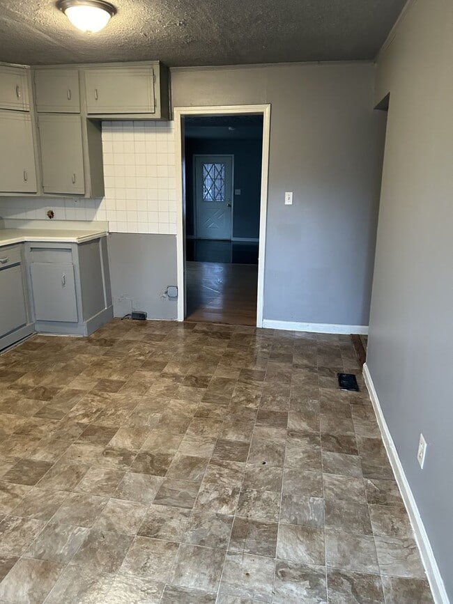 Building Photo - JANUARY MOVE IN SPECIAL!! FIRST MONTH FREE!