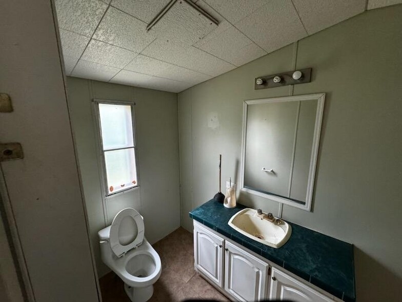 Building Photo - 96 Maple Ln