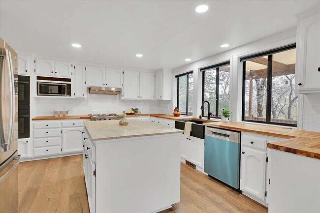 Building Photo - Large 4-bedroom Remodeled home in Lake Wildwood, Penn Valley, CA 95946