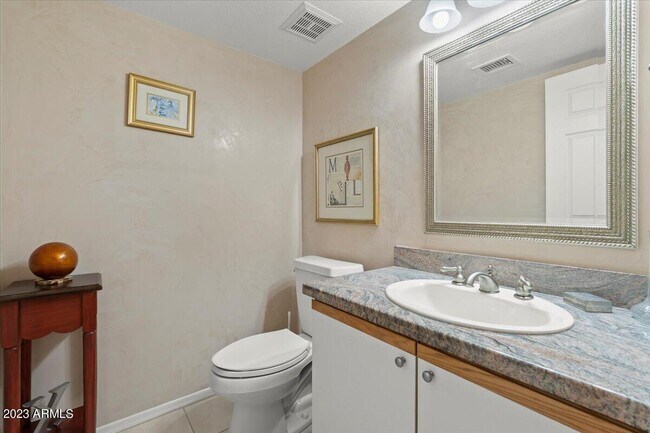 Building Photo - 4326 E Rancho Tierra Dr