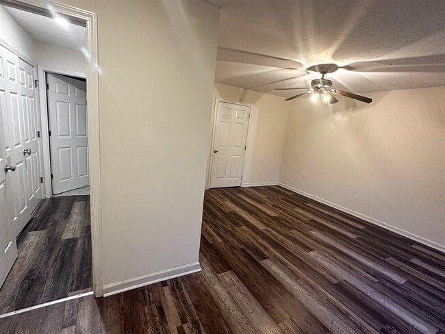 Building Photo - 1225 N Lee Dr