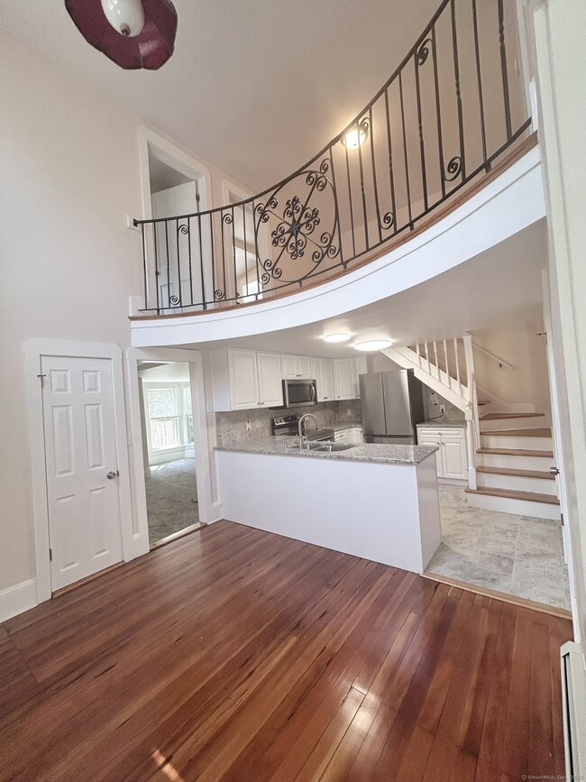 Building Photo - 32 Starr St