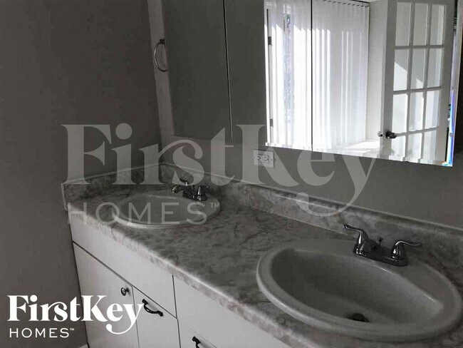 Building Photo - 100 S Dilger Ave