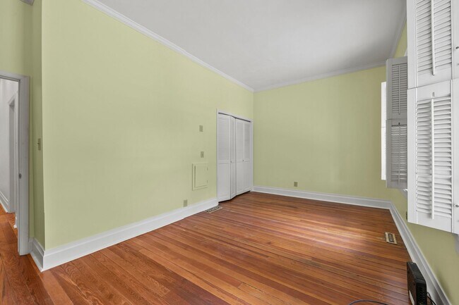 Building Photo - Beautiful German Village Home with Parking and Outdoor Space