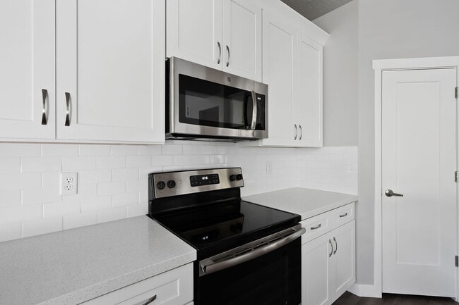 Building Photo - 735 E Zekes Ct