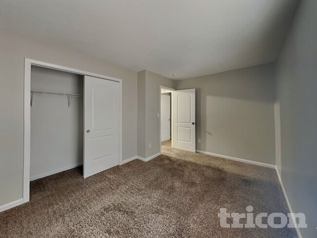 Building Photo - 1621 Bridgecreek Crossing