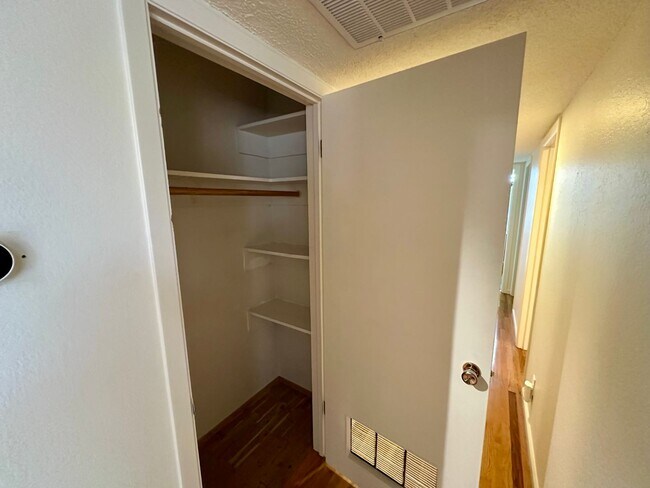 Building Photo - Spacious 4 Bedroom House on Banner Lava Cap Rd